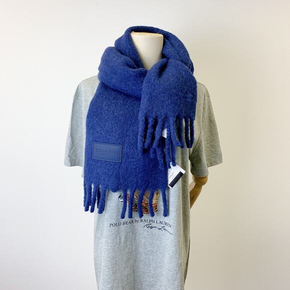 Coach CU815 Muffler With Rubber Patch IN Navy - Picture 2 of 6